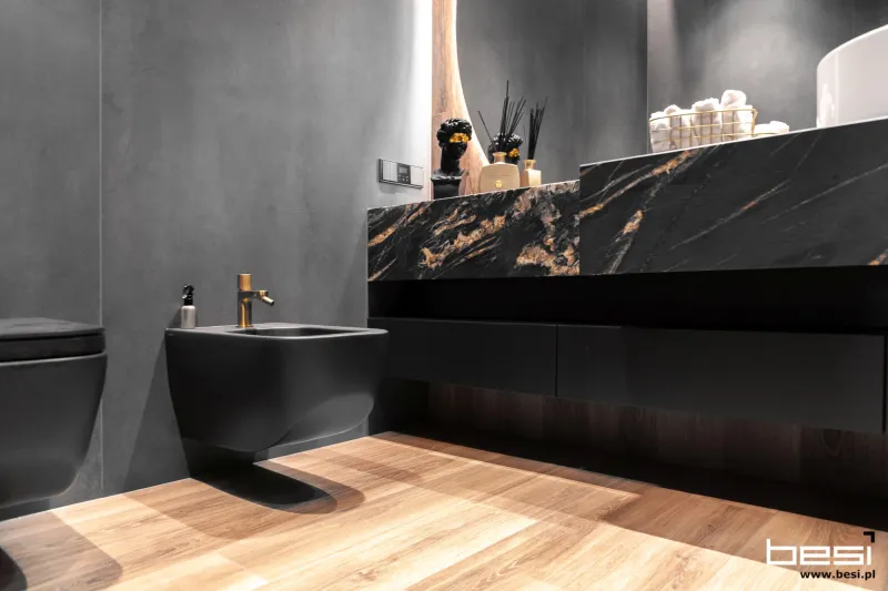 Dom w Gliwicach — fornir, biel i calacatta — Parter WC