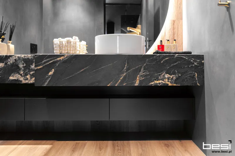 Dom w Gliwicach — fornir, biel i calacatta — Parter WC