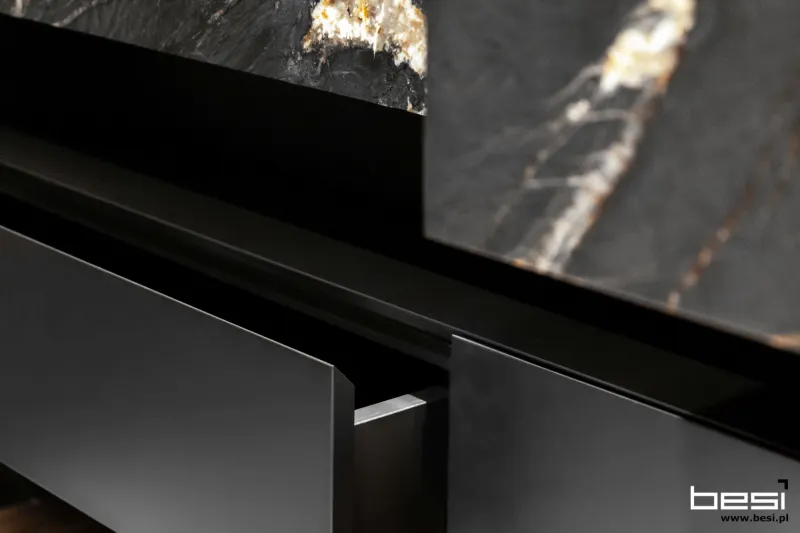 Dom w Gliwicach — fornir, biel i calacatta — Parter WC