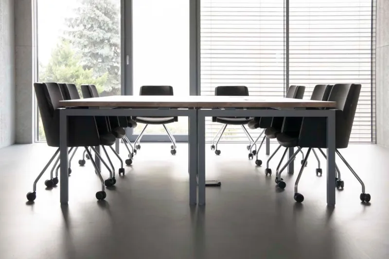 Sala konferencyjna w Mikołowie — dąb Halifax — Realizacja