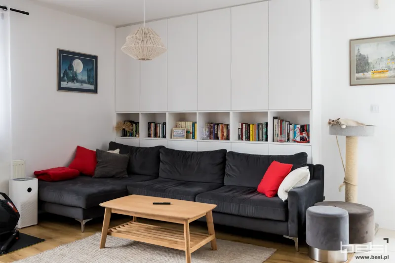 Dom w Gliwicach — pokoje dzieci — Salon - biblioteczka