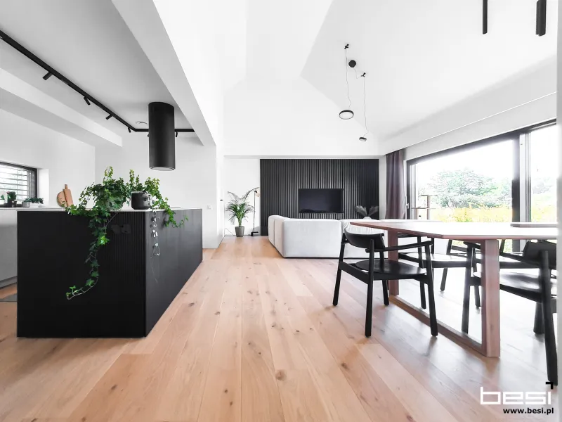 Dom w Bobrownikach — czarne ryfle i Dekton — Kuchnia
