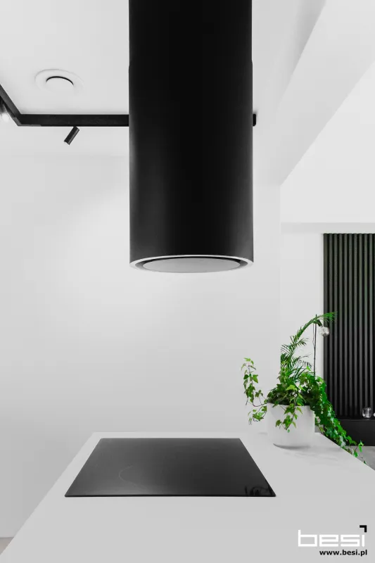 Dom w Bobrownikach — czarne ryfle i Dekton — Kuchnia