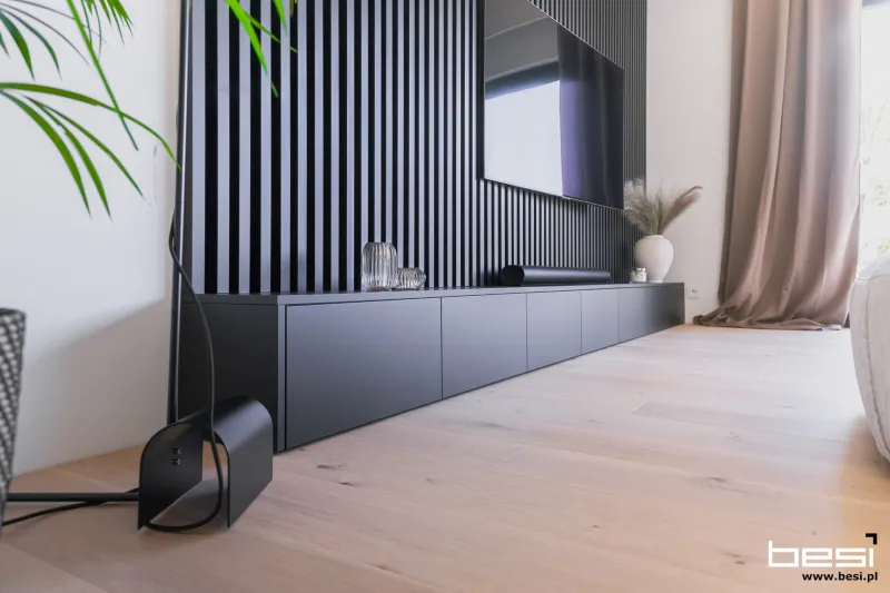 Dom w Bobrownikach — czarne ryfle i Dekton — Salon