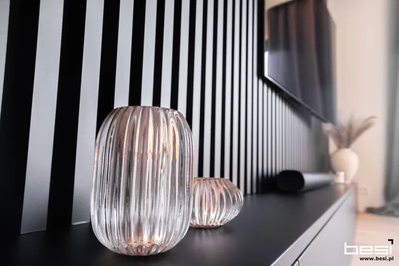 Dom w Bobrownikach — czarne ryfle i Dekton — Salon