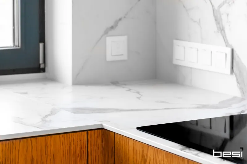 Kuchnia w Zbrosławicach — fornir dębu i Dekton — Kuchnia