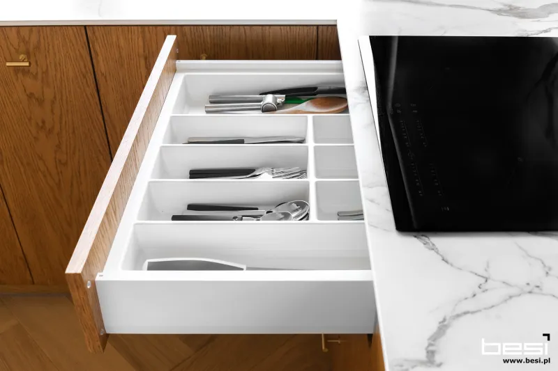 Kuchnia w Zbrosławicach — fornir dębu i Dekton — Kuchnia