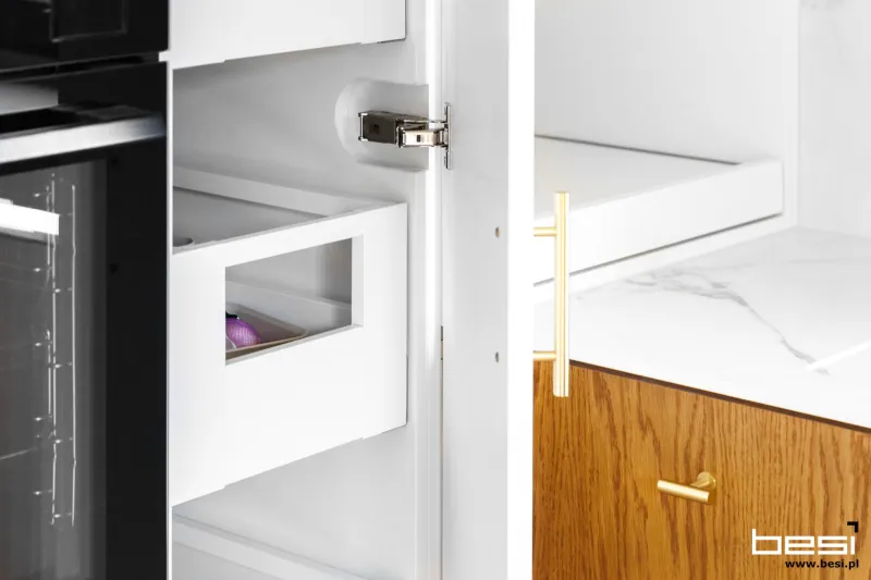 Kuchnia w Zbrosławicach — fornir dębu i Dekton — Kuchnia