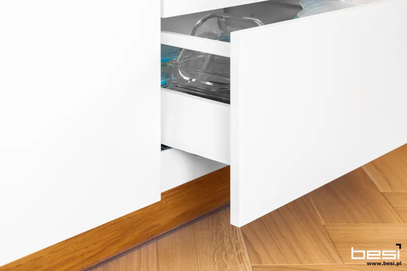 Kuchnia w Zbrosławicach — fornir dębu i Dekton — Kuchnia